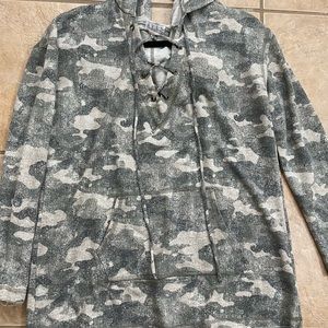 Camo long sleeve hoodie medium